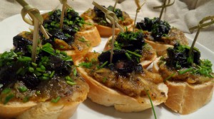 Bläckfisk i eget bläck med grillat äpple.